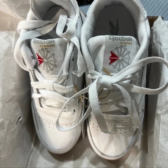 NIB-Classic Leather Kids Shoes - Grade School Sz 11